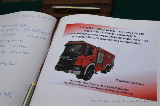 4444jpg.jpg-Wręczenie promes oraz decyzji o przyznaniu świadczeń ratowniczych,