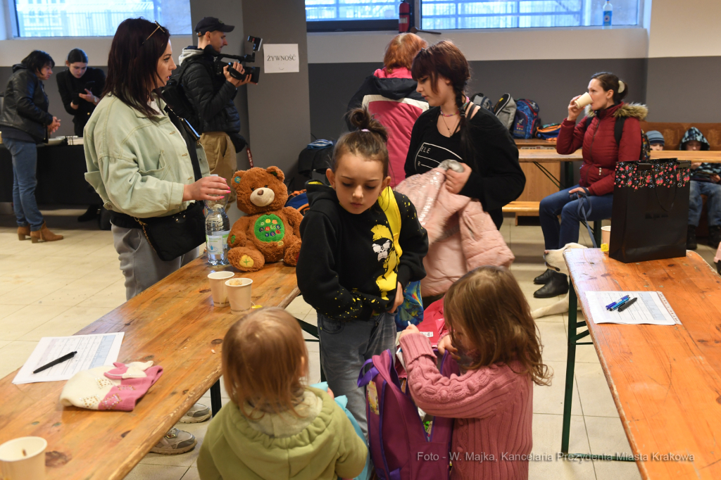 022jpg.jpg-Wyjazd uchodźców ukraińskich z Krakowa  Autor: W. Majka