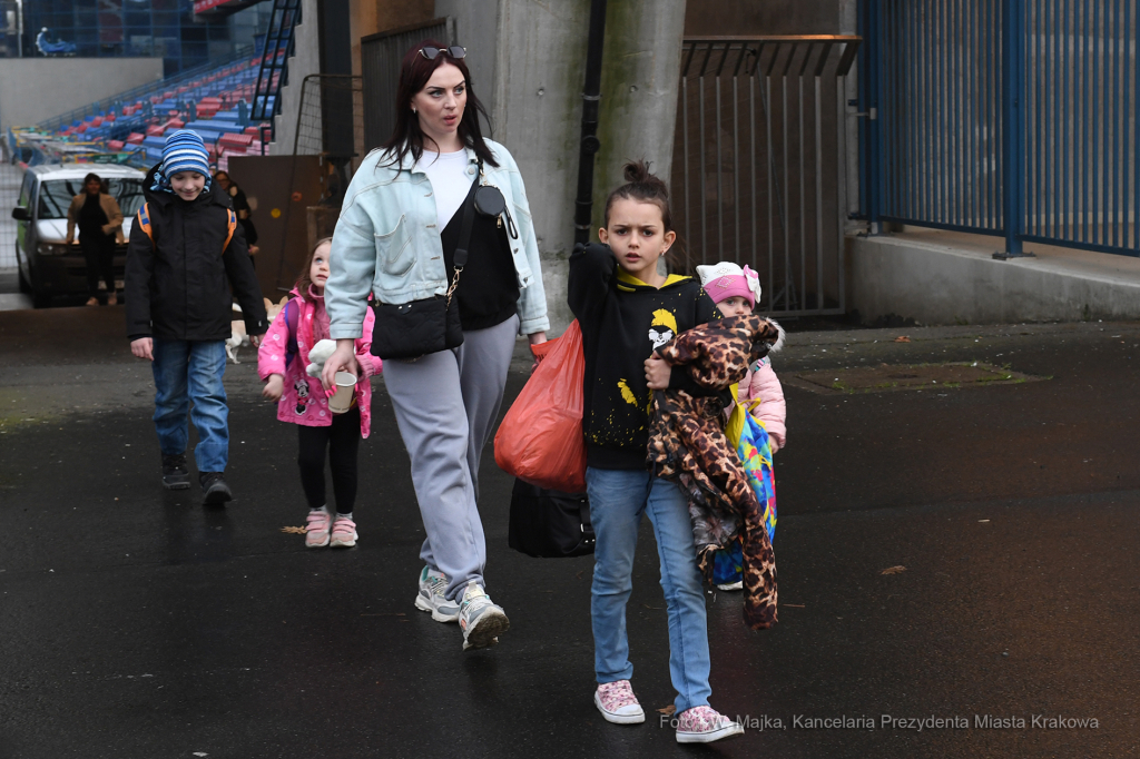 044jpg.jpg-Wyjazd uchodźców ukraińskich z Krakowa  Autor: W. Majka