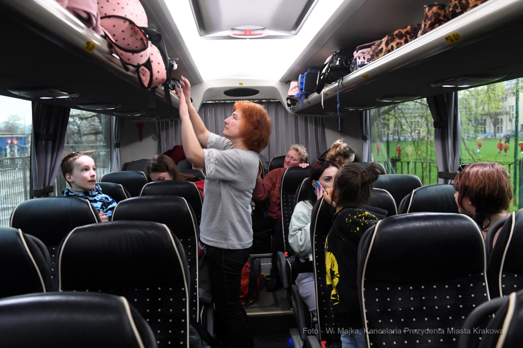 077jpg.jpg-Wyjazd uchodźców ukraińskich z Krakowa  Autor: W. Majka