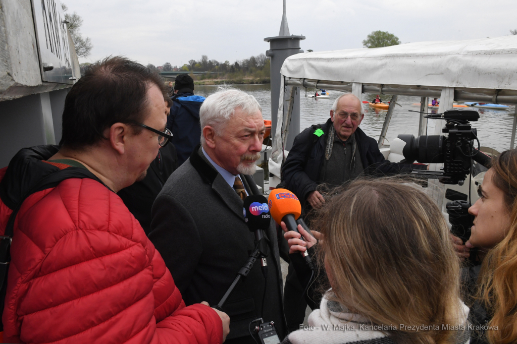 1818jpg.jpg-Otwarcie pierwszego w Krakowie slipu do wodowania i wyciągania  Autor: W. Majka