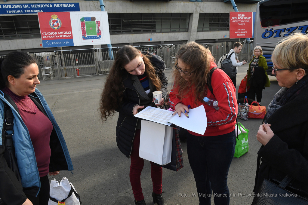 2929jpg.jpg-Wyjazd uchodźców ukraińskich do Innsbrucka  Autor: W. Majka