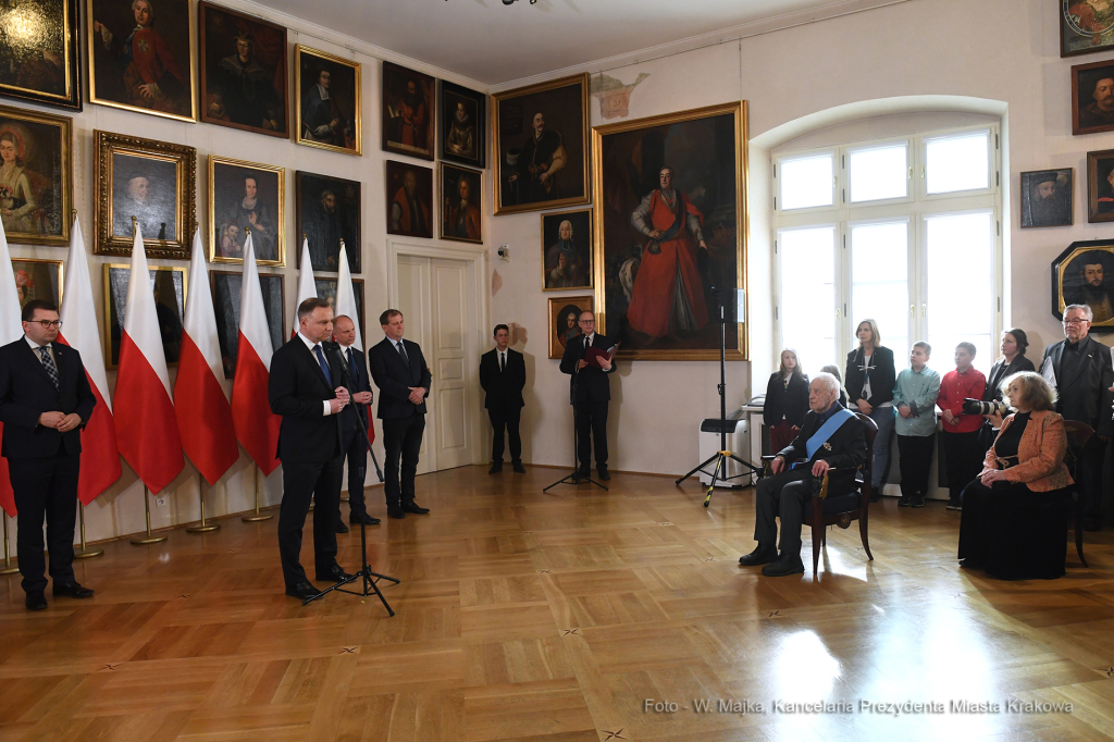 1111jpg.jpg-Uroczystość wręczenia Orderu Orła Białego Adamowi Macedońskiemu  Autor: W. Majka