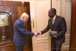 011jpg.jpg-Dyrektor Biura Wysokiego Komisarza Narodów