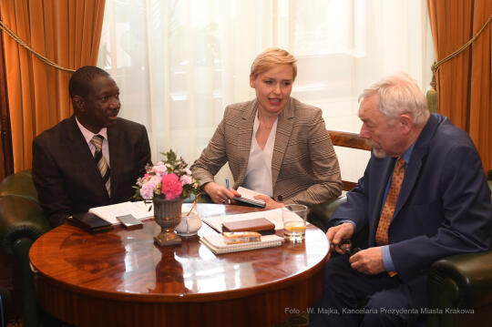 022jpg.jpg-Dyrektor Biura Wysokiego Komisarza Narodów