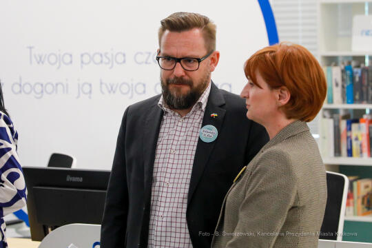 bs_220509_3057.jpg-Biblioteka, otwarcie, Olesiak, Komarewicz