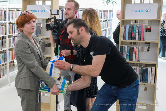 bs_220509_3150.jpg-Biblioteka, otwarcie, Olesiak, Komarewicz