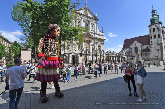 011jpg.jpg-spotkanie z Little Amal, w ramach międzynarodowej inicjatywy kulturalno-charytatywnej