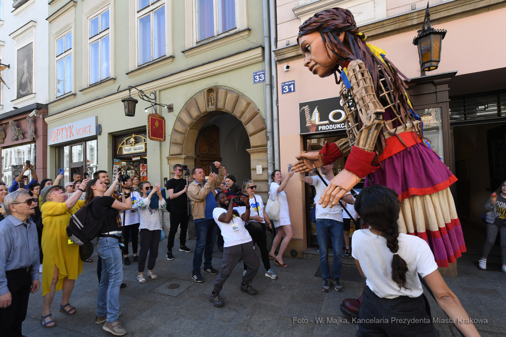 066jpg.jpg-spotkanie z Little Amal, w ramach międzynarodowej inicjatywy kulturalno-charytatywnej  Autor: W. Majka