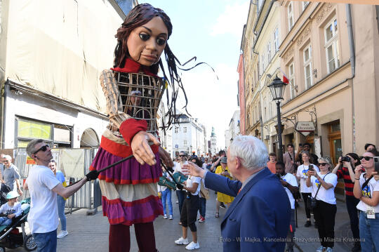 077jpg.jpg-spotkanie z Little Amal, w ramach międzynarodowej inicjatywy kulturalno-charytatywnej
