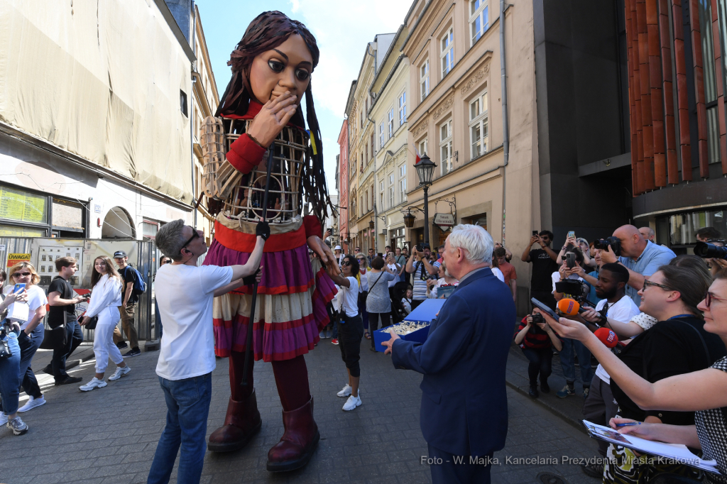 088jpg.jpg-spotkanie z Little Amal, w ramach międzynarodowej inicjatywy kulturalno-charytatywnej  Autor: W. Majka