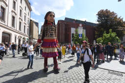 1111jpg.jpg-spotkanie z Little Amal, w ramach międzynarodowej inicjatywy kulturalno-charytatywnej