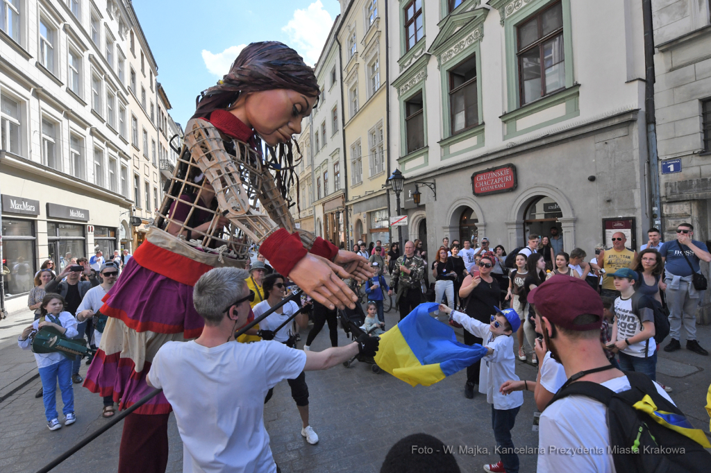 1212jpg.jpg-spotkanie z Little Amal, w ramach międzynarodowej inicjatywy kulturalno-charytatywnej  Autor: W. Majka