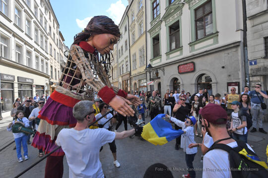 1212jpg.jpg-spotkanie z Little Amal, w ramach międzynarodowej inicjatywy kulturalno-charytatywnej