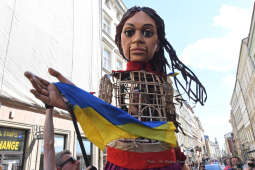 1313jpg.jpg-spotkanie z Little Amal, w ramach międzynarodowej inicjatywy kulturalno-charytatywnej