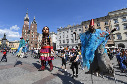 1616jpg.jpg-spotkanie z Little Amal, w ramach międzynarodowej inicjatywy kulturalno-charytatywnej