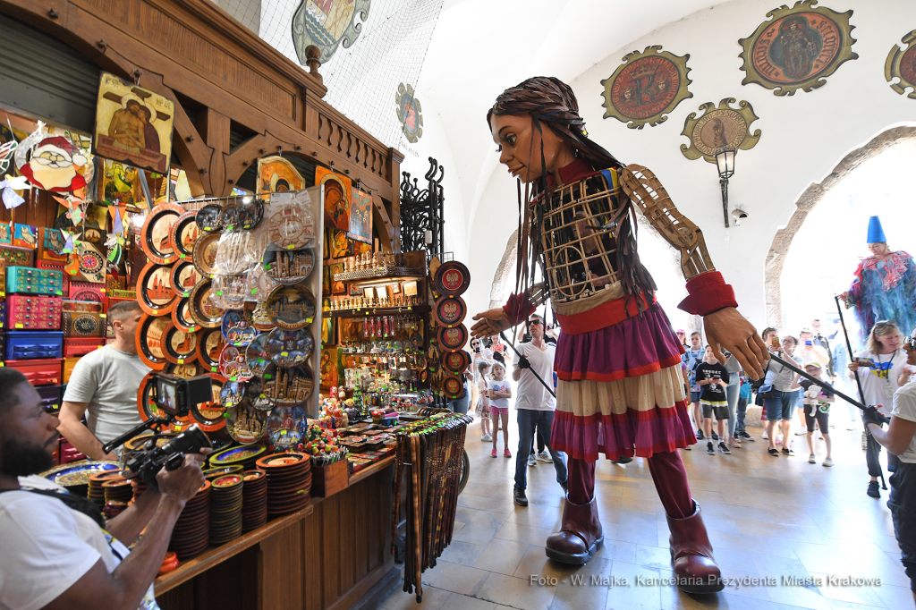 1818jpg.jpg-spotkanie z Little Amal, w ramach międzynarodowej inicjatywy kulturalno-charytatywnej  Autor: W. Majka