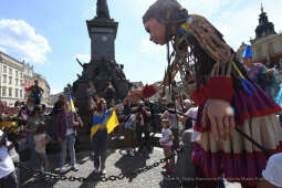 2424jpg.jpg-spotkanie z Little Amal, w ramach międzynarodowej inicjatywy kulturalno-charytatywnej