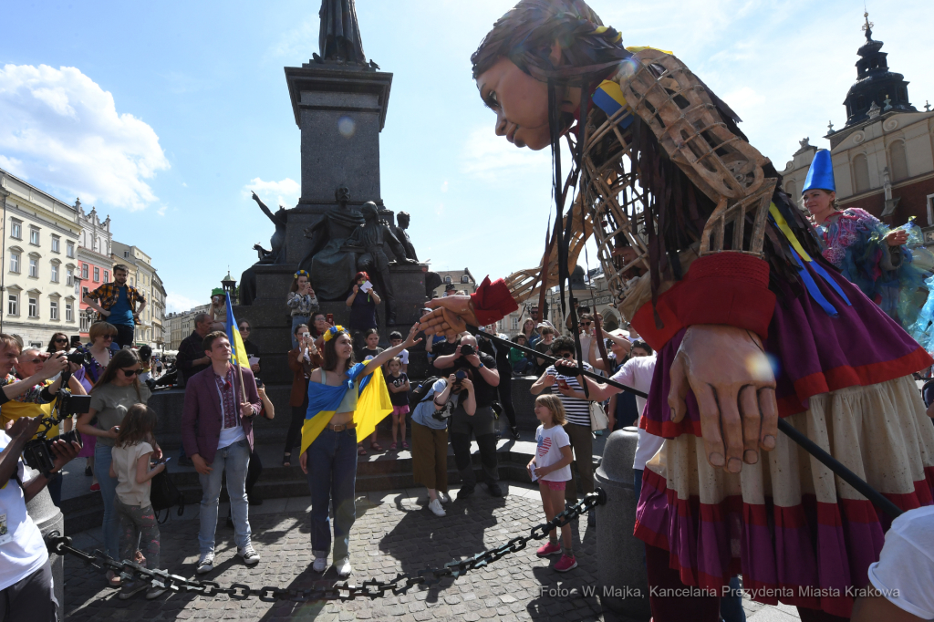 2424jpg.jpg-spotkanie z Little Amal, w ramach międzynarodowej inicjatywy kulturalno-charytatywnej  Autor: W. Majka