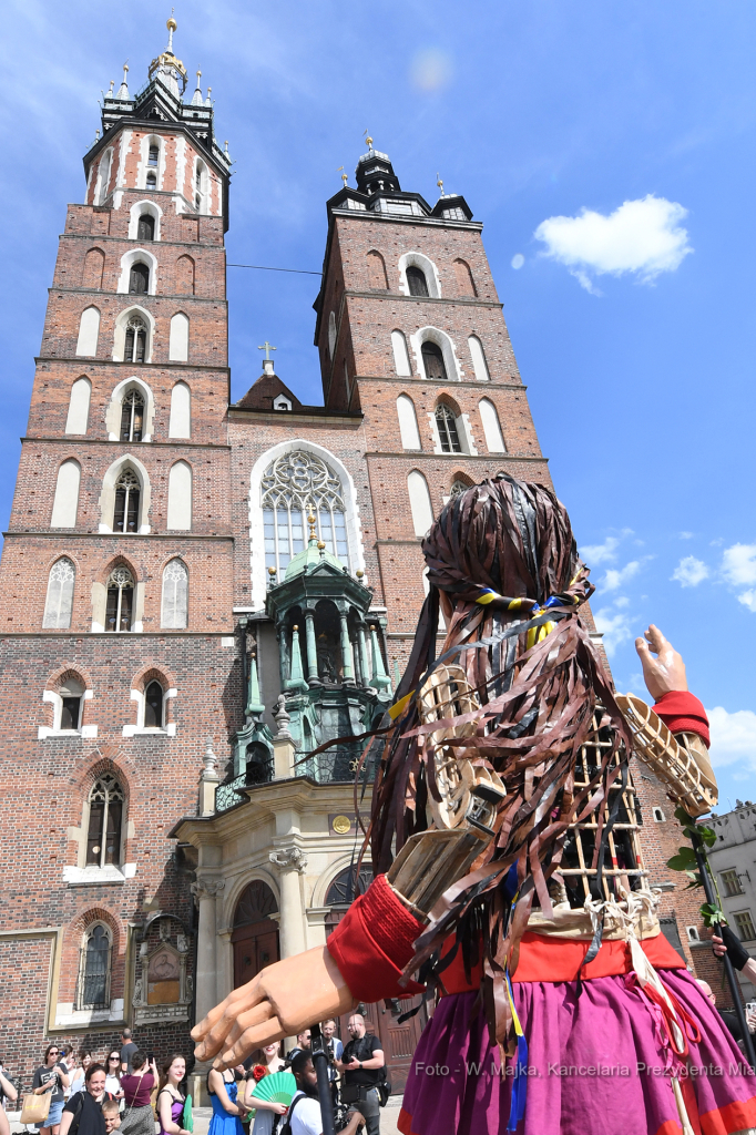 2727jpg.jpg-spotkanie z Little Amal, w ramach międzynarodowej inicjatywy kulturalno-charytatywnej  Autor: W. Majka