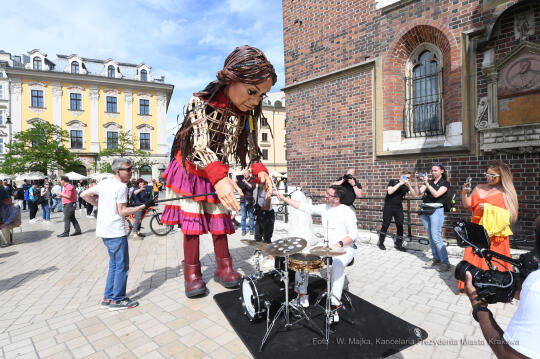 3030jpg.jpg-spotkanie z Little Amal, w ramach międzynarodowej inicjatywy kulturalno-charytatywnej