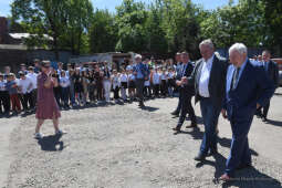 077jpg.jpg-Wmurowanie kamienia węgielnego pod budowę hali sportowej przy Szkole Podstawowej nr 26