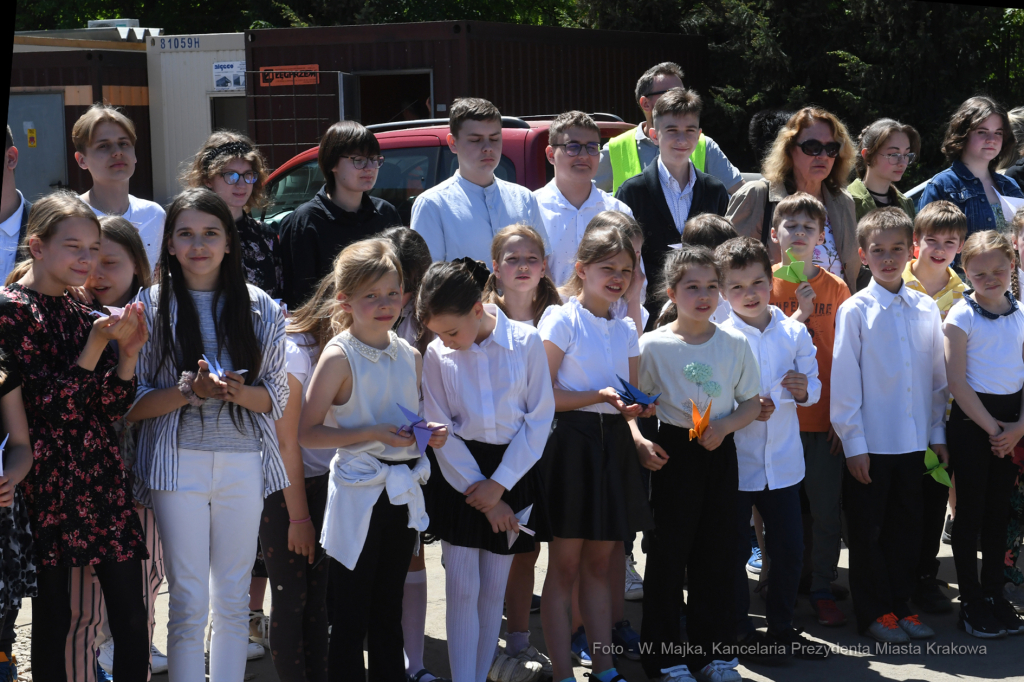 088jpg.jpg-Wmurowanie kamienia węgielnego pod budowę hali sportowej przy Szkole Podstawowej nr 26  Autor: W. Majka