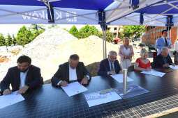 1616jpg.jpg-Wmurowanie kamienia węgielnego pod budowę hali sportowej przy Szkole Podstawowej nr 26