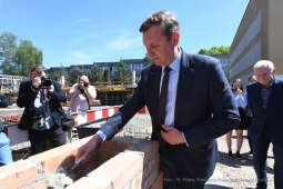 2121jpg.jpg-Wmurowanie kamienia węgielnego pod budowę hali sportowej przy Szkole Podstawowej nr 26