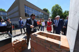 2424jpg.jpg-Wmurowanie kamienia węgielnego pod budowę hali sportowej przy Szkole Podstawowej nr 26