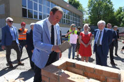 2525jpg.jpg-Wmurowanie kamienia węgielnego pod budowę hali sportowej przy Szkole Podstawowej nr 26