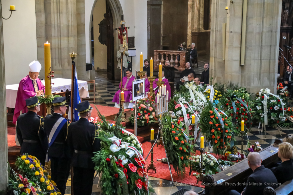 bs_220523_1996.jpg-Pogrzeb, Jerzy Trela, Leńcze, Majchrowski  Autor: B. Świerzowski