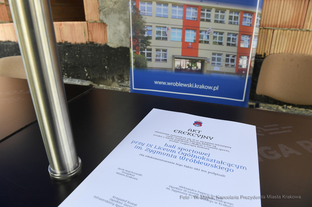 011jpg.jpg-hali sportowej przy IX Liceum  Autor: W. Majka