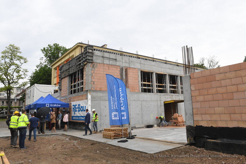 022jpg.jpg-hali sportowej przy IX Liceum  Autor: W. Majka