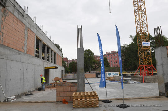 033jpg.jpg-hali sportowej przy IX Liceum