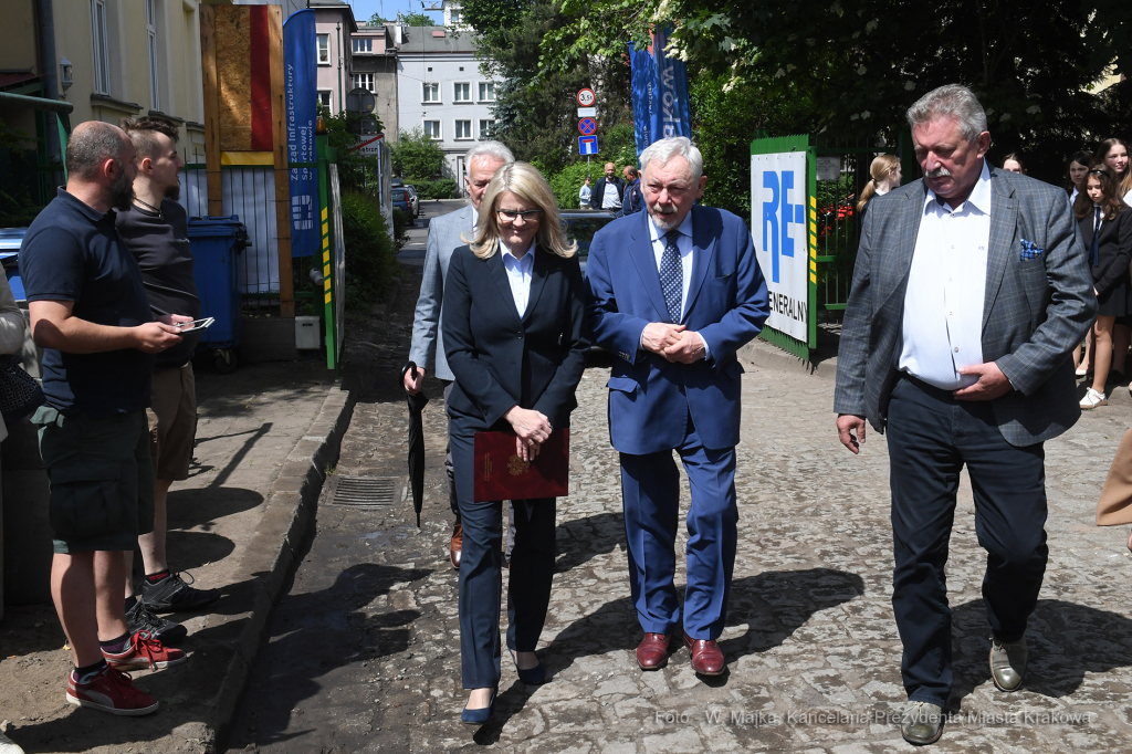 055jpg.jpg-hali sportowej przy IX Liceum  Autor: W. Majka