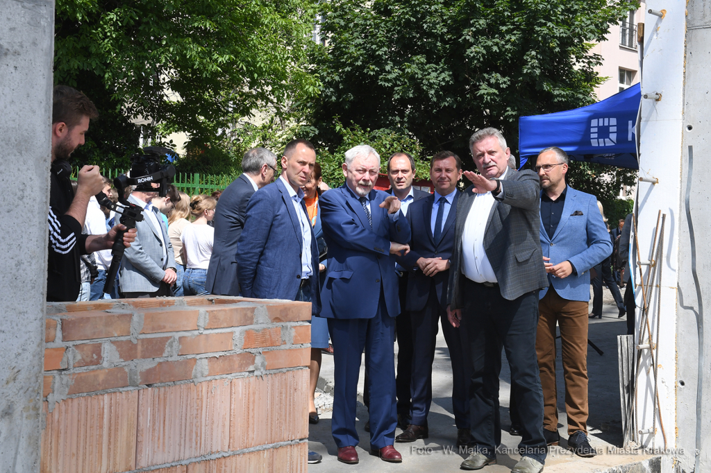 088jpg.jpg-hali sportowej przy IX Liceum  Autor: W. Majka