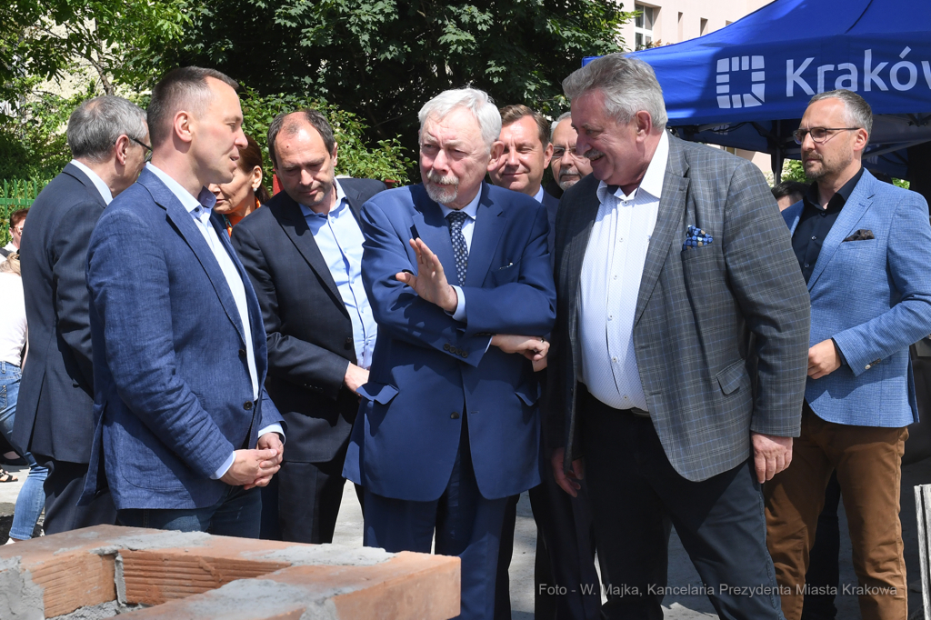 099jpg.jpg-hali sportowej przy IX Liceum  Autor: W. Majka