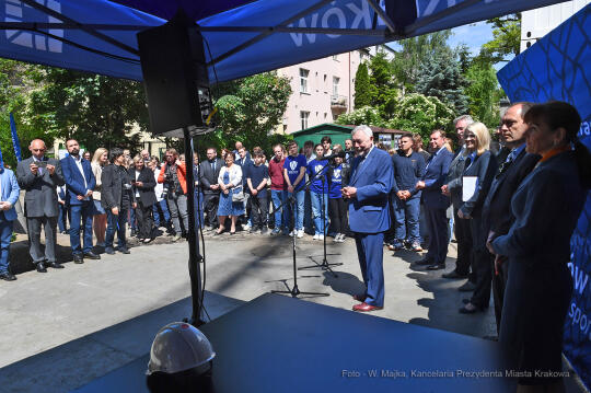 1414jpg.jpg-hali sportowej przy IX Liceum