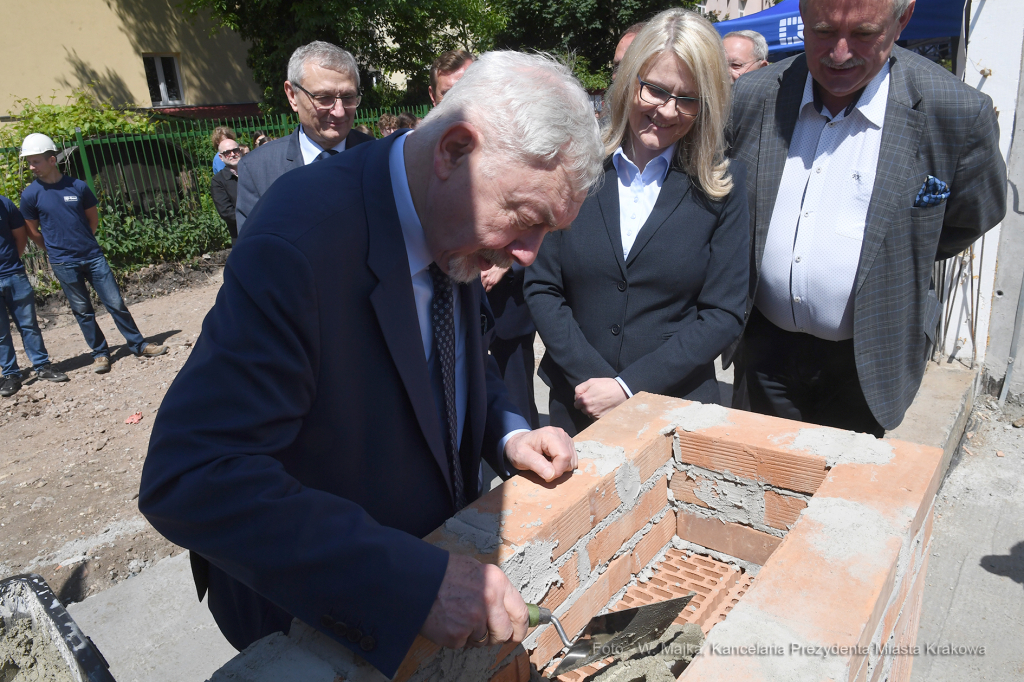 1919jpg.jpg-hali sportowej przy IX Liceum  Autor: W. Majka