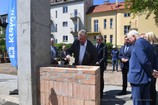 2121jpg.jpg-hali sportowej przy IX Liceum