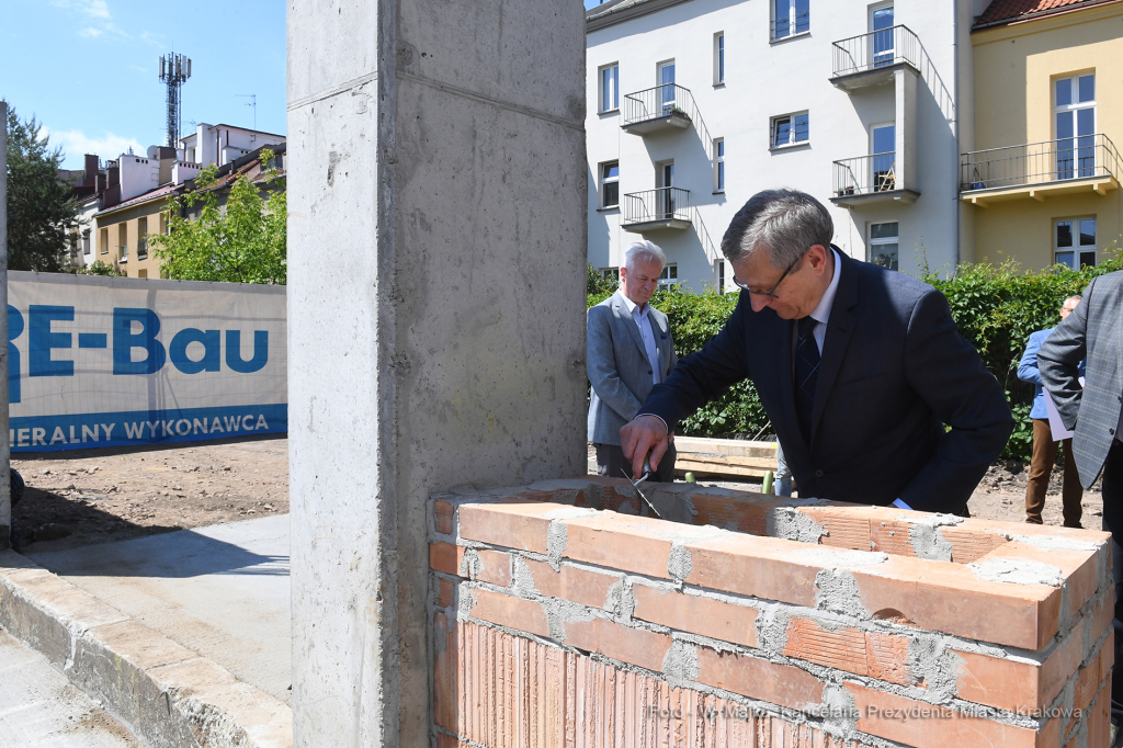 2222jpg.jpg-hali sportowej przy IX Liceum  Autor: W. Majka