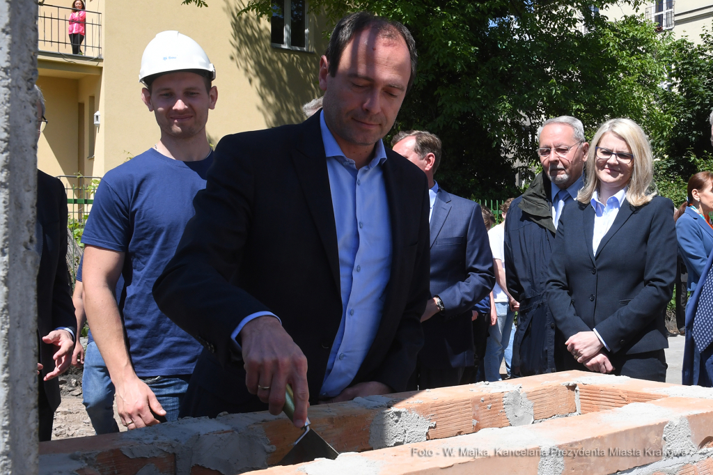 2424jpg.jpg-hali sportowej przy IX Liceum  Autor: W. Majka