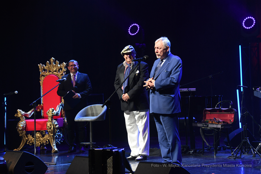 033jpg.jpg-Cracoviae Merernti  Autor: W. Majka