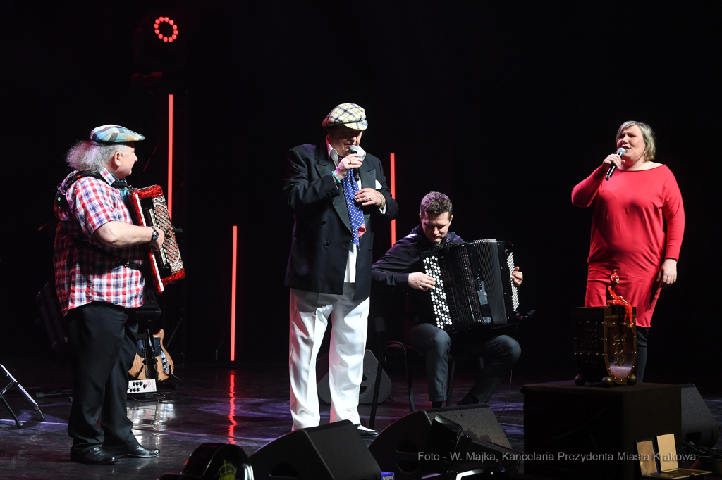 1010jpg.jpg-Cracoviae Merernti  Autor: W. Majka