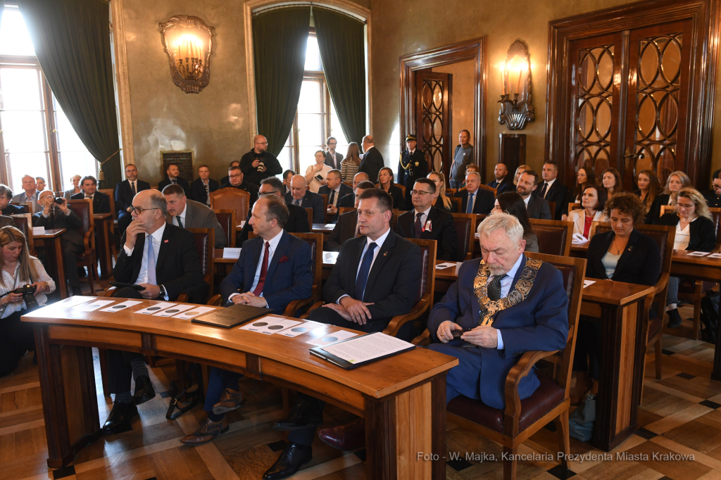 033jpg.jpg-„Cracoviae Merenti”  Autor: W. Majka