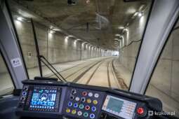 7a_rznpw.jpeg-Przejazdy testowe tramwaju w tunelu na Trasie Łagiewnickiej
