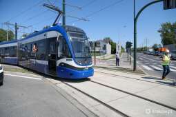 zqfutv2s.jpeg-Przejazdy testowe tramwaju w tunelu na Trasie Łagiewnickiej