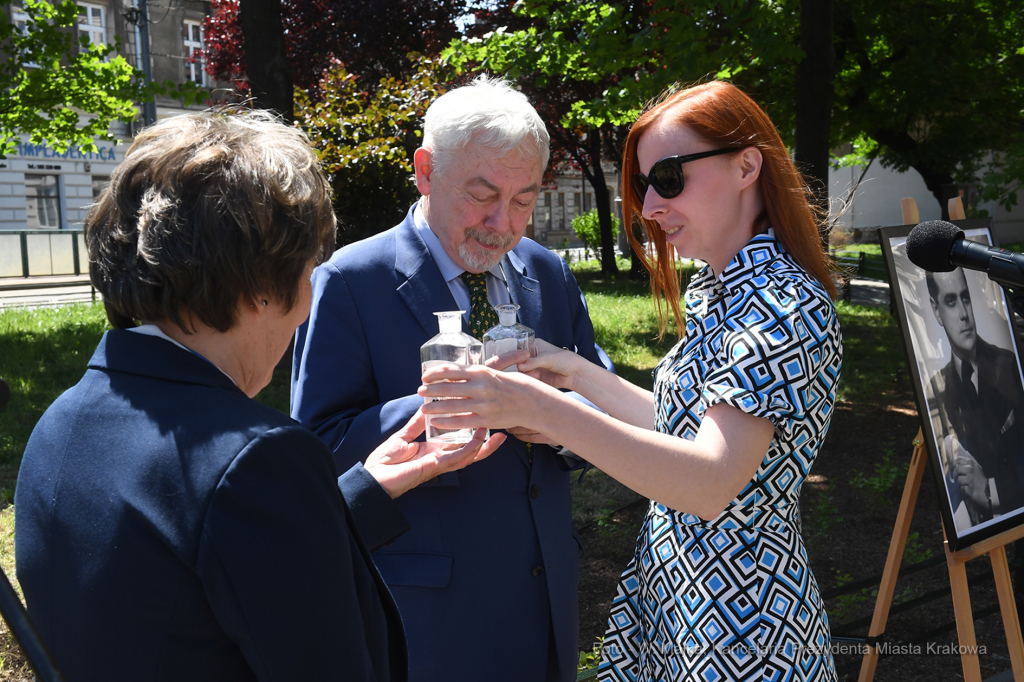 1010jpg.jpg-Spotkanie przy Żywym Pomniku Pamięci – Drzewie Tadeusza Pankiewicza  Autor: W. Majka