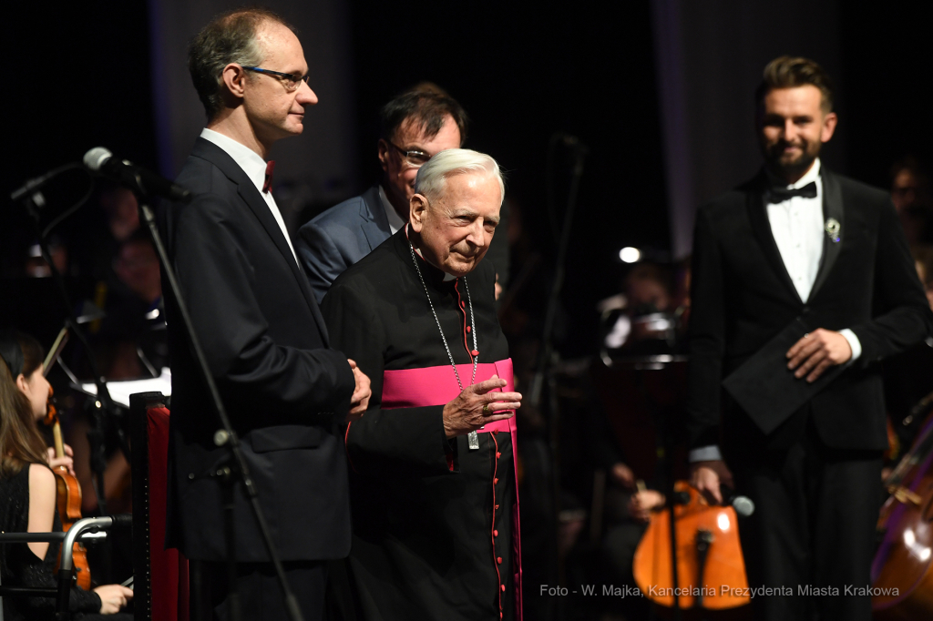 033jpg.jpg-Gala Jubileuszowa 70-lecia święceń kapłańskich księdza infułata Jerzego Bryły  Autor: W. Majka